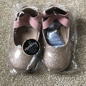 Brand new Monkeyfeet color changing bow backs